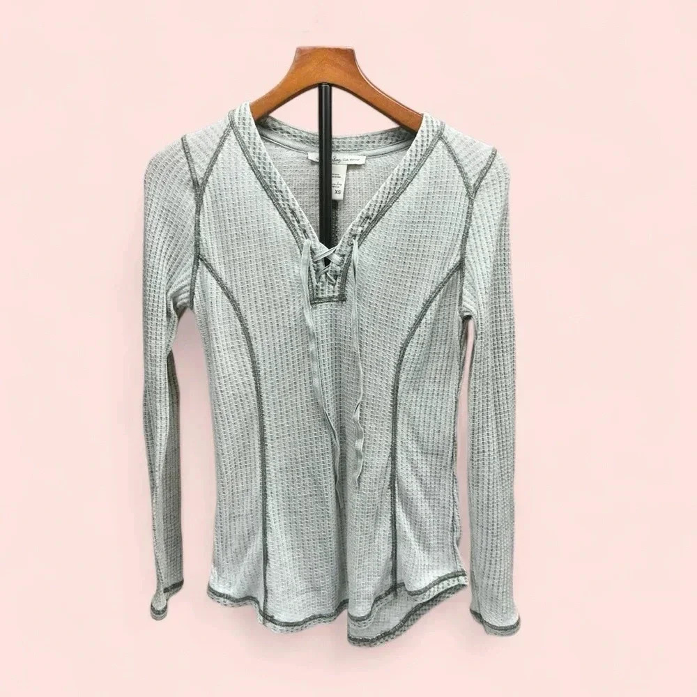 Woman American Rag shirt